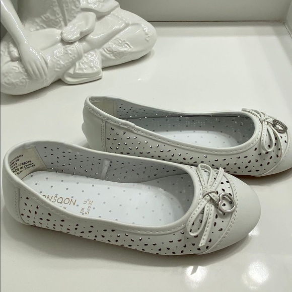 Perfect for Holidays Monsoon (UK brand)shoes with bow and a heart at front - Picture 6 of 6